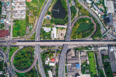 Taşıma manzara Kavsagi yol yeşil ağaçlı