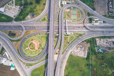 Taşıma manzara Kavsagi yol yeşil ağaçlı