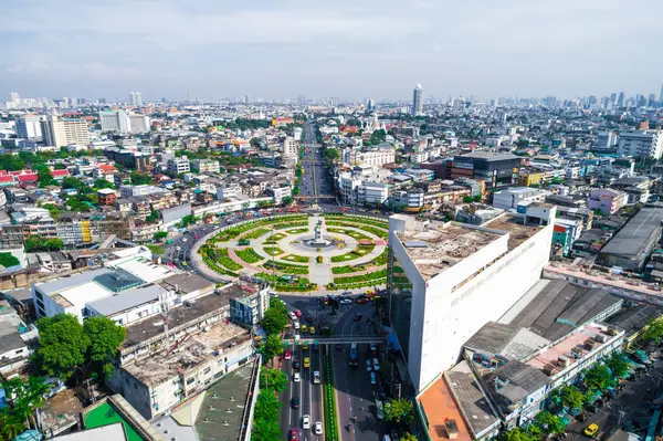 Bangkok métropole avec bâtiment moderne dans la ville — Photo