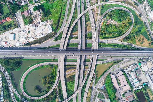 Luftaufnahme Von Verkehrsknoten Stadtstraße Blick Nach Unten Mit Grünem Baum — Stockfoto