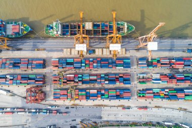 Nakliye konteyner yük iskele Limanı riverside kentinde