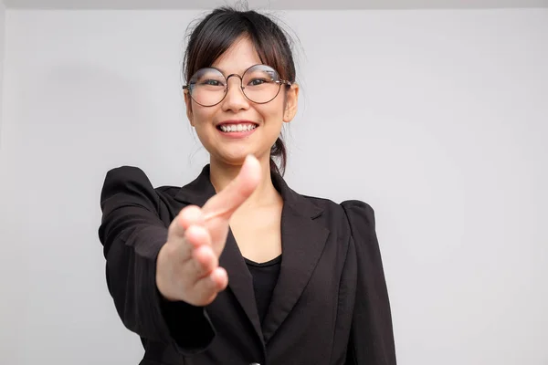 Business leende kvinnor gest hand skaka — Stockfoto