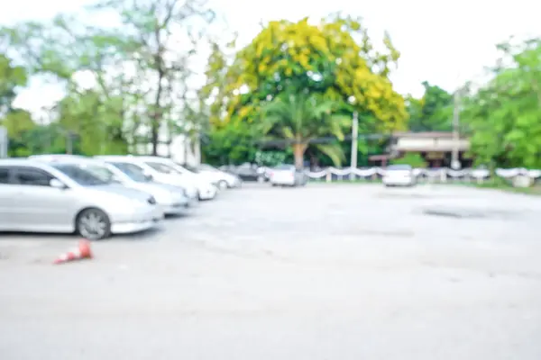 Парковка Открытом Фоне Многими Автомобилями Деревьями — стоковое фото