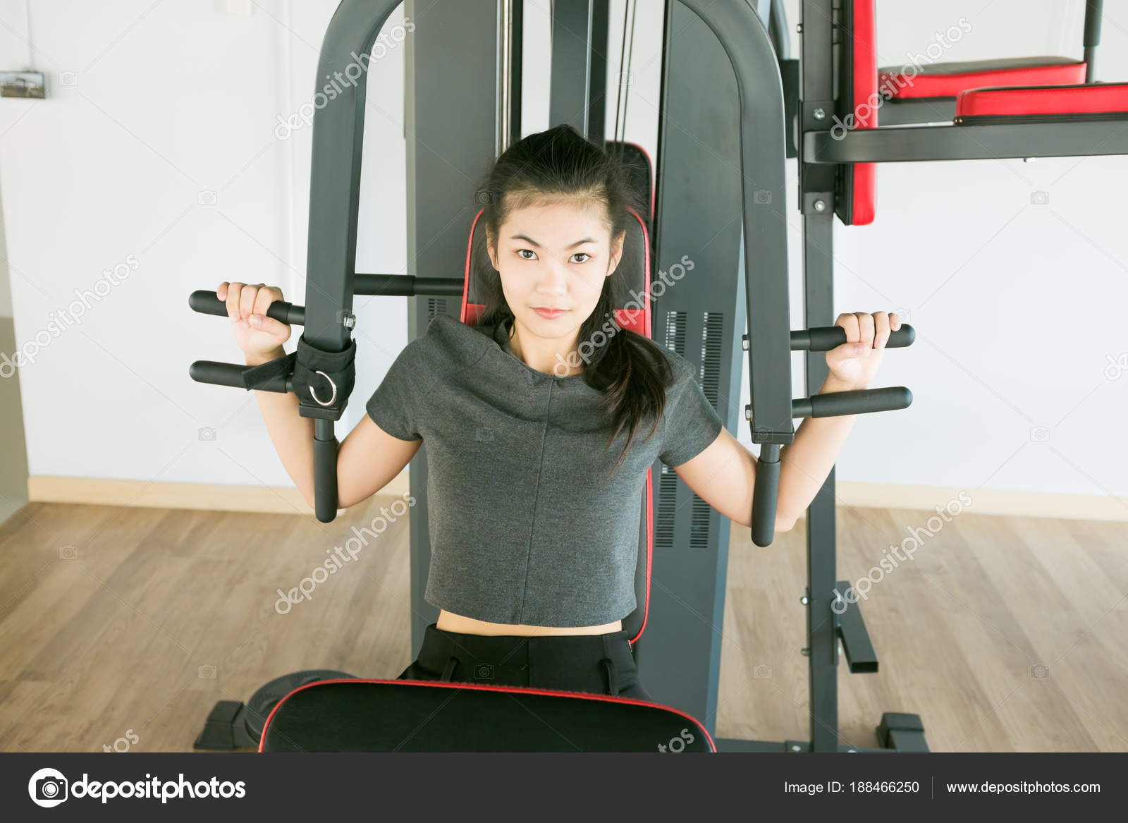 Les Femmes Font Exercice Dans Salle Fitness Sport Femmes Saines Image Libre De Droit Par Benedixs C 188466250