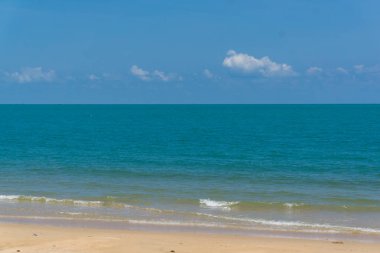 Yaz deniz dalga snad beach relaxtion peyzaj üzerinde