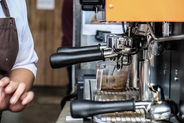 Cafe barista kahve hazırlama makine, gıda ve içecek sanayi yapma