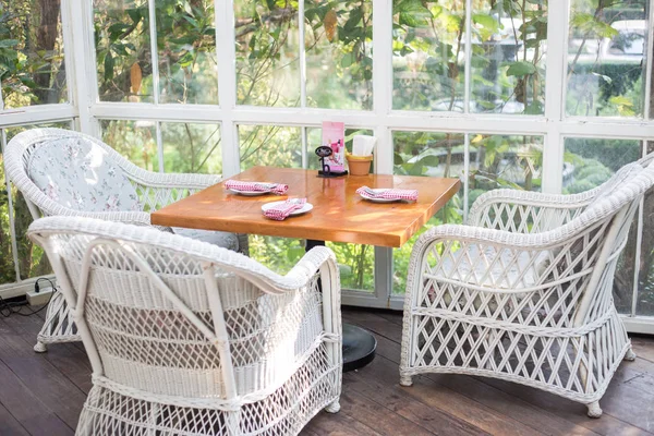 Boş Cafe masa sandalye vintge kafede ile