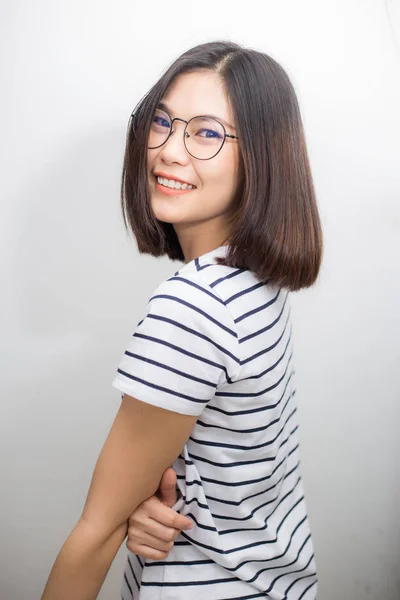 Hermosa Asiático Las Mujeres Llevar Ojo Glasse Sonriendo Blanco Fondo —  Fotos de Stock