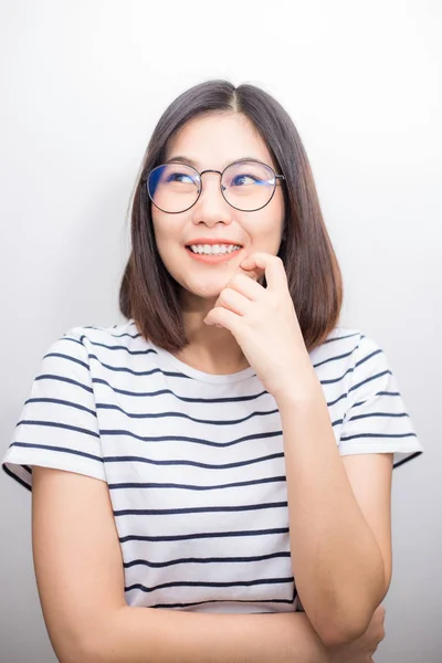 Bela Ásia Mulheres Desgaste Olho Glasse Sorrindo Branco Fundo Metade — Fotografia de Stock