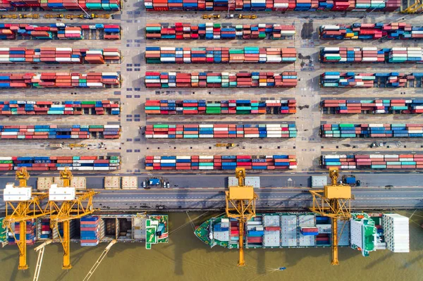 Vista aérea del astillero contenedor terminal portuaria en habour — Foto de Stock