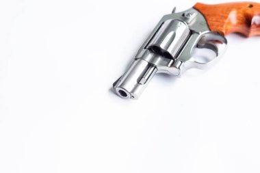 .357 .44 magnum beyaz bckground 'a gizlenmiş tabanca.