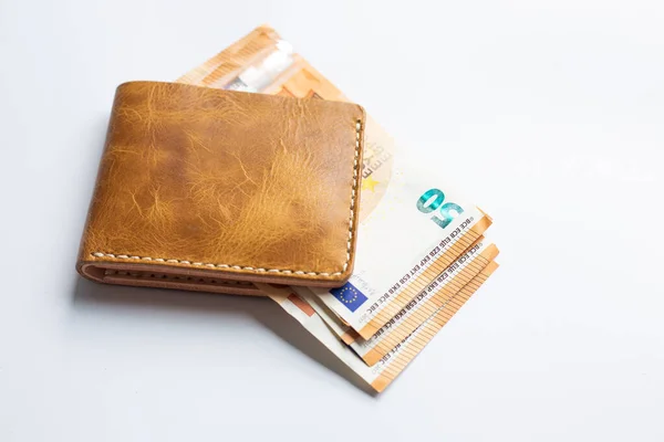 Lederhandtasche mit Euro-Geldschein — Stockfoto