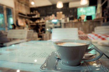 Sıcak latte kahve beyaz Kupası