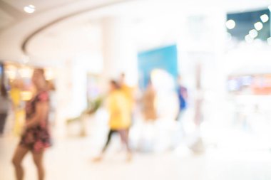 Bulanık bokeh insanlar süpermarketten alışveriş yapıyor modernticaret geçmişi