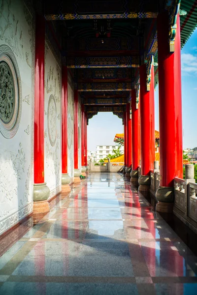 ワット ボロムラチャ カンチャナピセク アンソーン中国建築仏教寺院様式 バンコクタイ — ストック写真