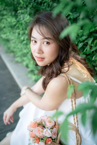 Asiatique Belles Femmes Souriant Dans Ville Public Parc Matin Lumière — Photo