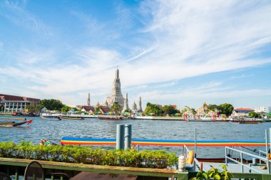 Seyahat teknesi Bangkok Tayland ile Şafak Güneşi Günü