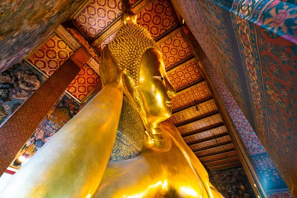 Golden Big Reclining Buddhist Statue Temple Sightseeing Bangkok Thailand — Stock Photo, Image