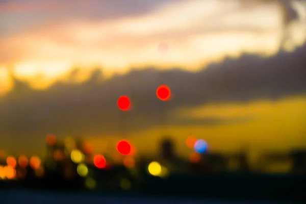 Niewyraźne Bokeh Miasto Budynek Światło Zachód Słońca Kolorowe Niebo Chmura — Zdjęcie stockowe