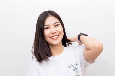 Beyaz arka planda gülümseyen güzel Asyalı kadınlar, Portre kadınları.