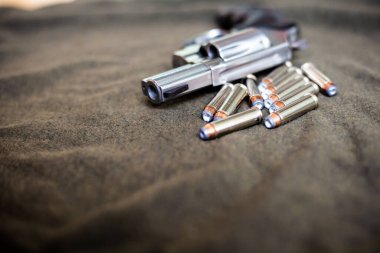 357 magnum revolver klasik tabanca, kumaş kaplamalı kurşun.