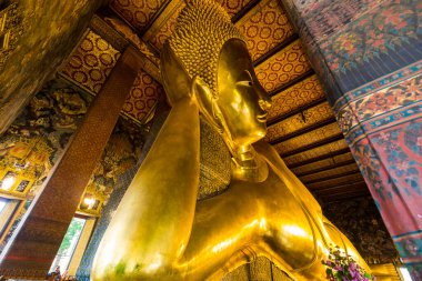 Wat Pho, Tayland 'da uzanan altın Budist heykeli