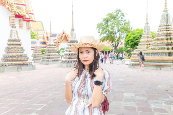 Las Mujeres Turísticas Hermosas Asiáticas Que Caminan Viajan Turismo Del —  Fotos de Stock