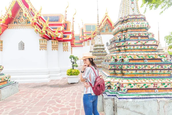 Asian Beautiful Tourist Women Walking Travel Buddhist Temple Sightseeing Bangkok — Stock Photo, Image