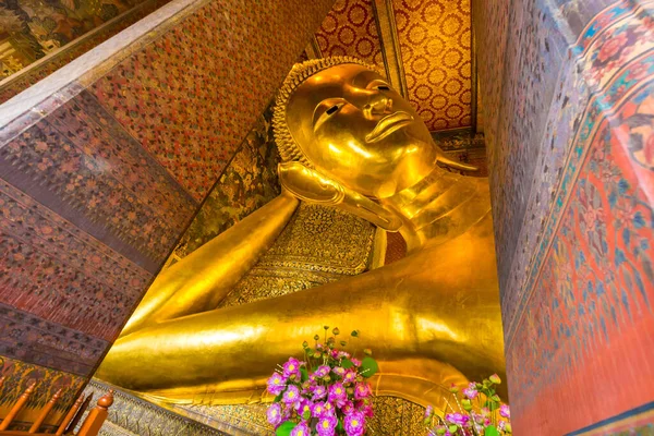 Wat Pho Tayland Uzanan Altın Budist Heykeli — Stok fotoğraf