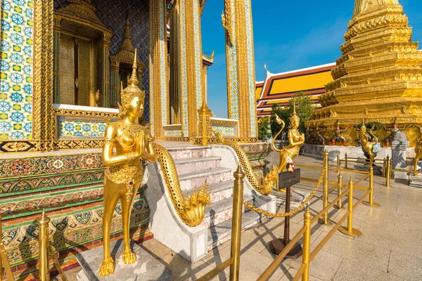 Templo Budista Esmeralda Com Pagode Dourado Bangkok Tailândia — Fotografia de Stock