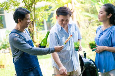 Middla grubu, yeşil prk mutlu bir hayat içinde emeklilik arkadaşı BBQ prty 'i rahatsız etti