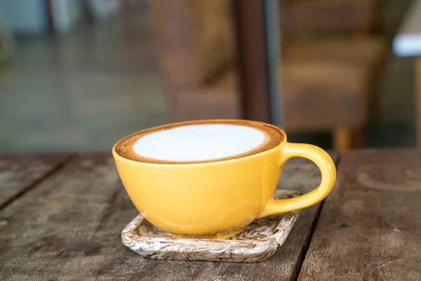 Secangkir Kopi Latte Panas Meja Kayu — Stok Foto
