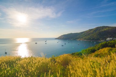Phuket Tayland yatıyla Sea Bech Körfezi Günışığı akşamı