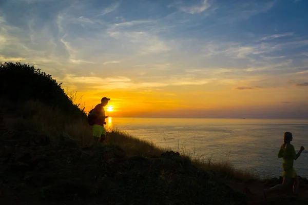 Silhueta Céu Por Sol Praia Mar Com Pessoas — Fotografia de Stock