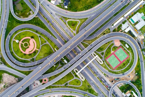 Cidade Junção Tráfego Estrada Verde Natureza Grama Aérea Vista Transporte — Fotografia de Stock