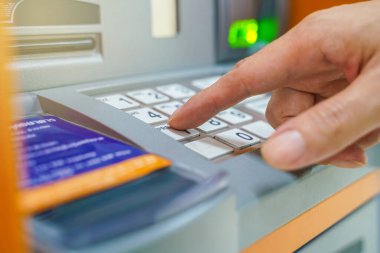 ATM 'nin şifreleme şifresiyle el girişi iş finansmanı