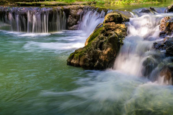 Cascade Dans Forêt Tropicale Profonde Avec Paysage Vert Arbre Nature — Photo