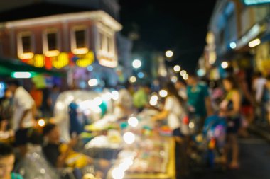Soyut gece, insanların Bokeh, Phuket pazarı ile sokak pazarından alışveriş yapmasını bulanıklaştırdı