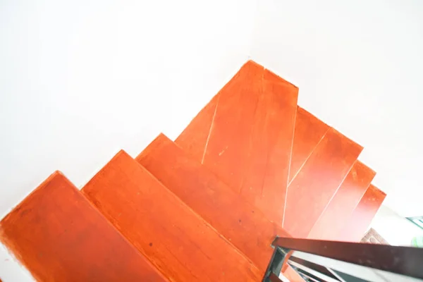 Escalier Moderne Bois Brun Dans Ciment Salon Immobilier — Photo