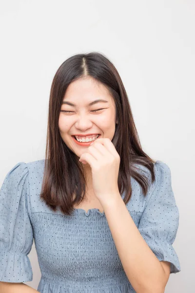Portret Pięknych Azjatyckich Kobiet Wyrażenie Zadowolony Uśmiech Śmiech Białym Tle — Zdjęcie stockowe