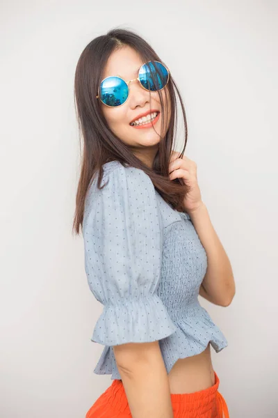 Retrato Hermosa Mujer Asiática Expresión Alegre Sonrisa Risa Sobre Fondo — Foto de Stock