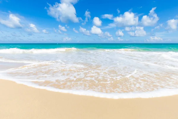 Tropischer Strand Weiße Welle Gegen Blauen Himmel Wolke Phuket — Stockfoto