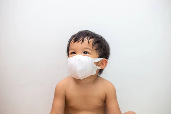 Retrato Menino Asiático Vestindo Máscara Poeira Proteger Para Pm2 Coronavírus — Fotografia de Stock
