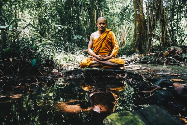 Meditation Eines Buddha Mönchs Tiefen Wald Mit Fluss Religionskonzept — Stockfoto