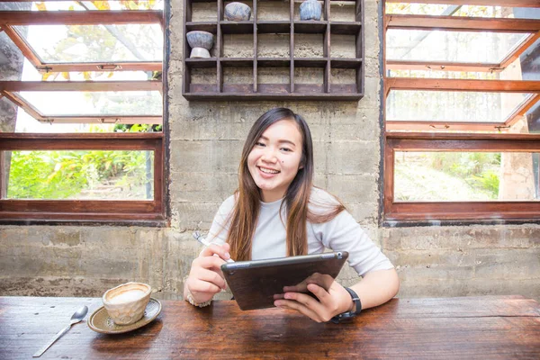 Attractive Young Asian Business Women Holding Digital Tablet Information Serching — Stock Photo, Image