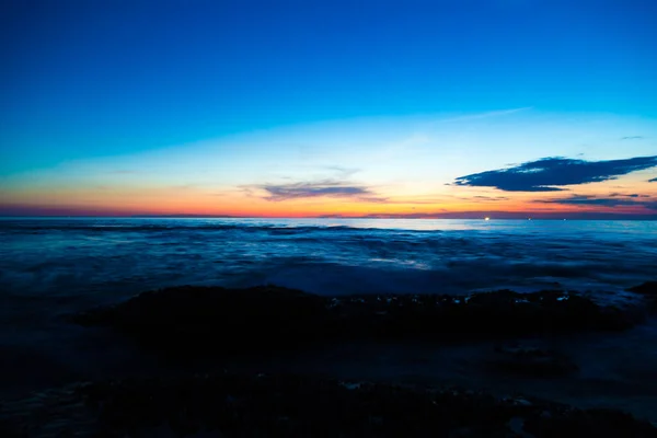 Silhouette Tramonto Mare Spiaggia Colorato Cielo Estate Vacanza Sfondo — Foto Stock