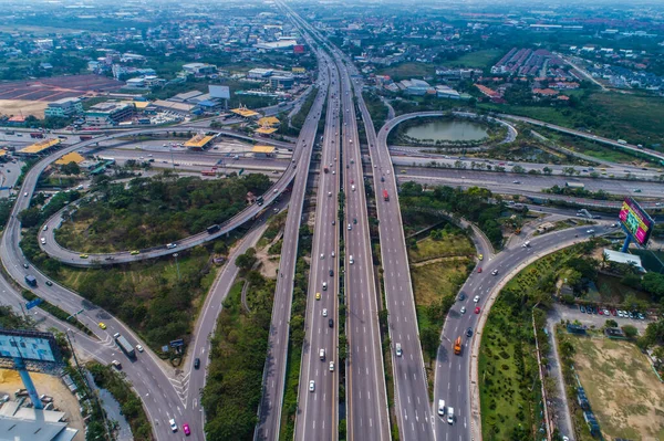 Luchtfoto Van Het Kruispunt Met Voertuigbeweging Oneindigheidsteken — Stockfoto