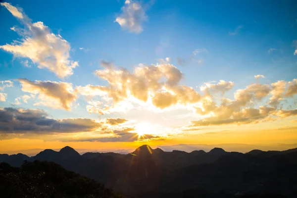Montaña Paisaje Puesta Del Sol Silueta Naturaleza Escena Colorido Cielo — Foto de Stock