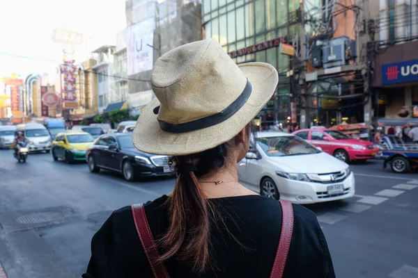 Las Mujeres Turísticas Asiáticas Viajan Yaowarat Camino Chino Para Compras — Foto de Stock