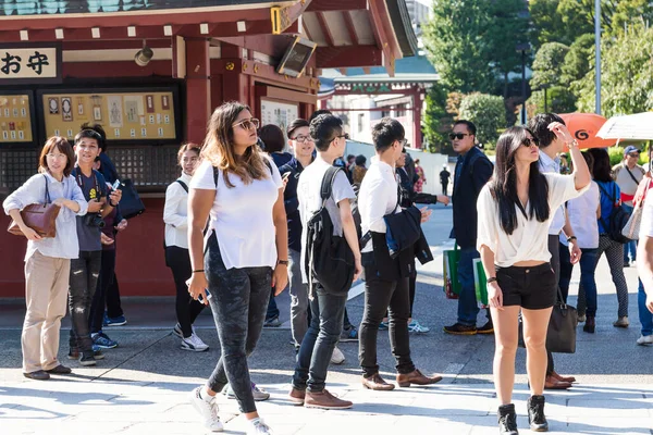 Toyko Japan Okt 2016 Turister Går Nakamise Dori Sensoji Helgedom — Stockfoto